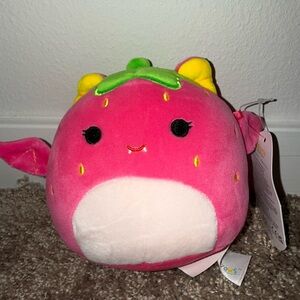 NWT 5in Gwendolyn Strawberry Bat Squishmallow